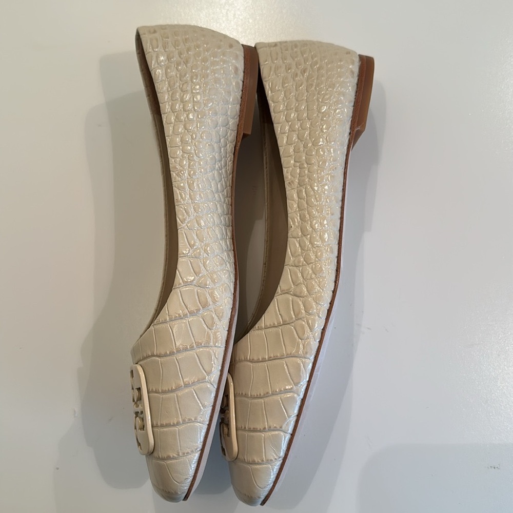 New Tory Burch Cream Croc-Embossed Ballet Flats. 8.5 M. - Picture 5 of 8